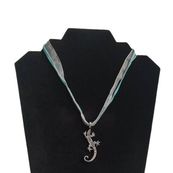 Silver Toned Metal Gecko Lizard Double Strand Blue Ribbon Chain Pendant Necklace - Picture 1 of 9